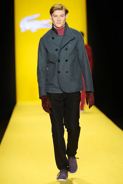 Look 18